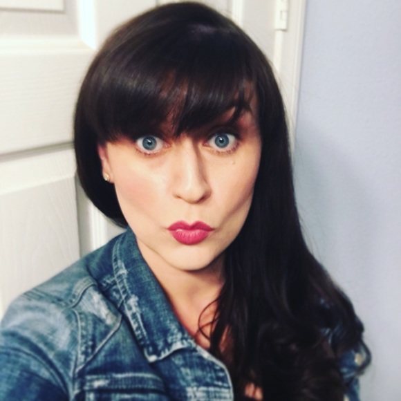 Meet your Posher, Katelyn - Picture 2 of 2